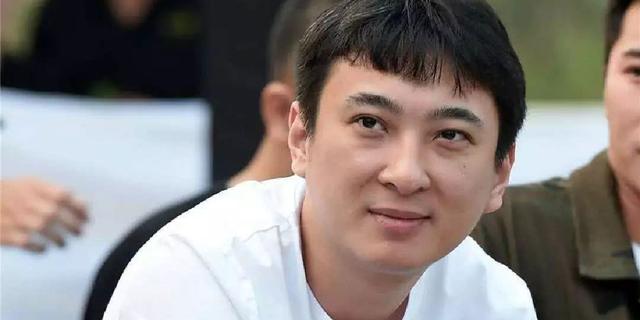 王健林从首富到首负，万达负债4000亿，王老板是如何跌落神坛的？