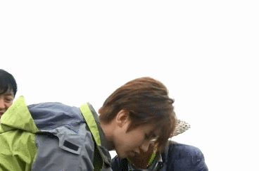 蔡徐坤下乡赶鸭子,这个爱豆这么好玩的吗?