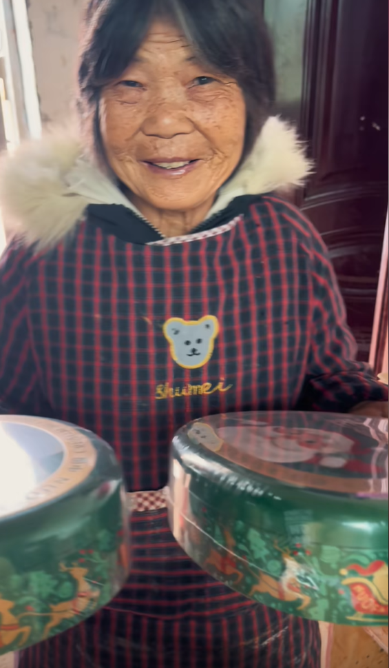 湖南女孩被誉为抖音“余华”，文笔细腻回忆童年，外婆是唯一女主