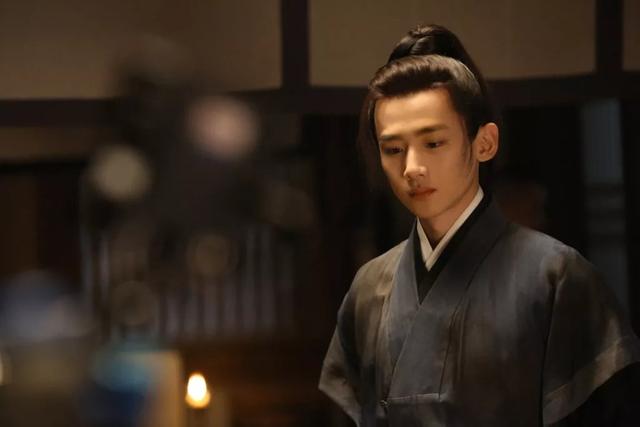 白敬亭演顾南衣被赞“神仙选角”，颜值高就适合演古装剧吗？