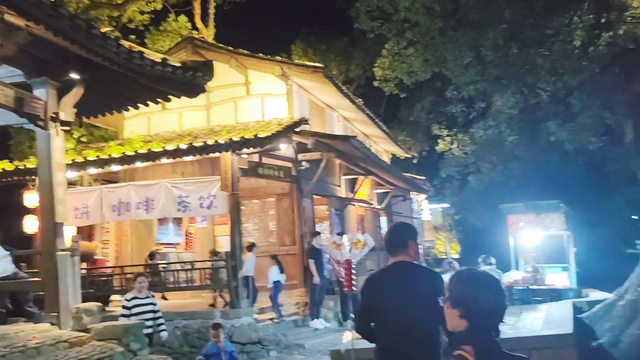 夜游丽水街，梦回江南水乡