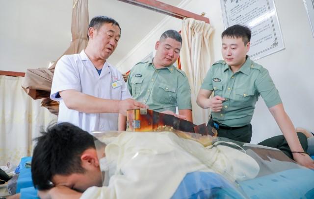 体验非遗药灸疗法