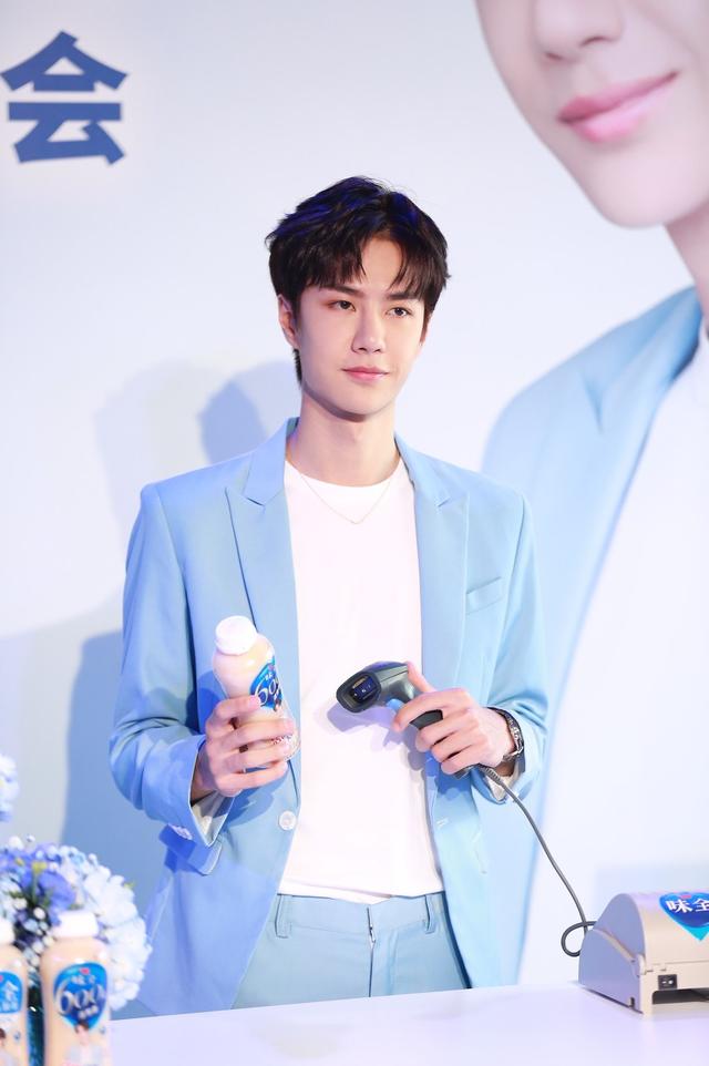 王一博又长大一岁,祝这位潮酷boy生日快乐