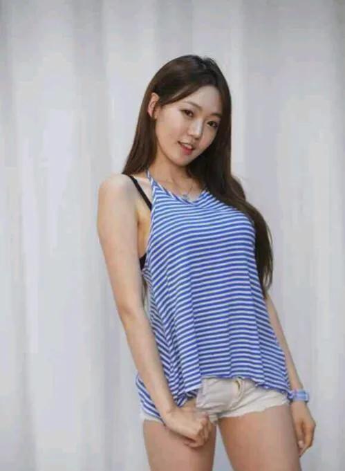 韩国微胖女神朴恩率，肉都长在该长的地方，网友说这身材爱了