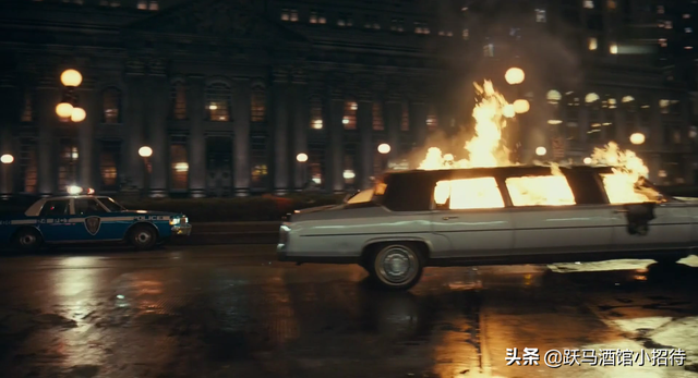 杰昆·菲尼克斯的《小丑》究竟牛在哪，看看这些可怕的细节