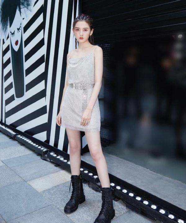 她夺走了刘昊然的荧幕初婚,当穿上黑纱裙后,是“羽然”没错了