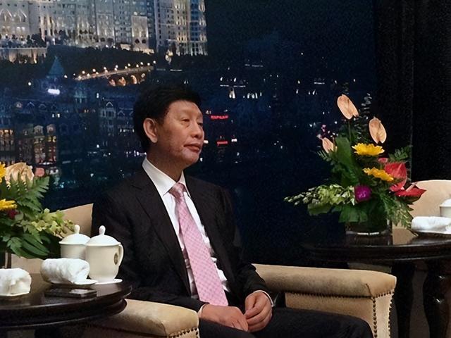 王健林背后大靠山，花24亿建座酒店送妻子，堪称辽宁真正的首富