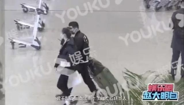 34岁男星与神秘女牵手曝光，疑被拍到同居实锤，曾当街热吻不避嫌