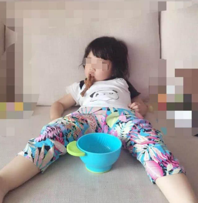 大S女儿“公主坐”引称赞，网友：气质出众，这才是真正的教养