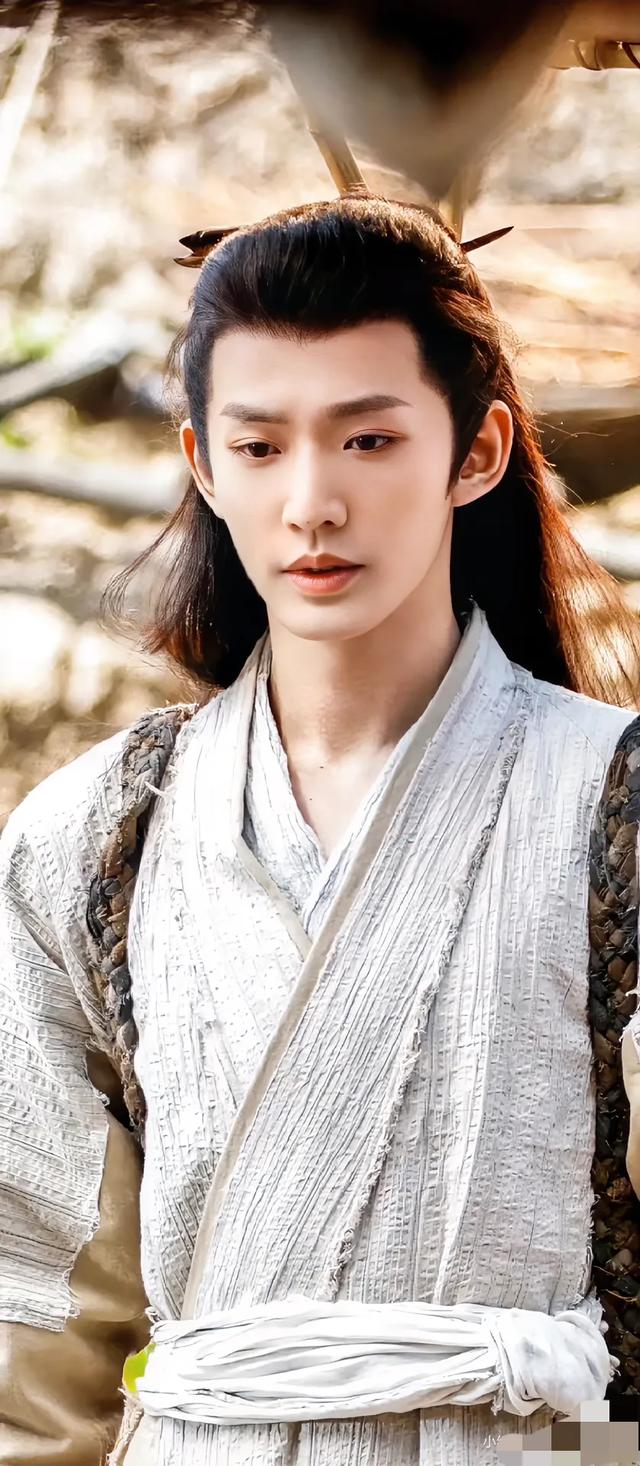 邓为叶十七来袭！帅到让你屏息！ • 理由：直接突出邓为的帅气