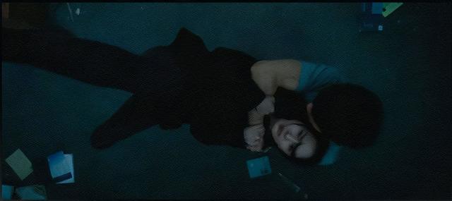 杨幂新电影演反派女一，抽烟打戏样样带感，可惜眼窝深陷显老态