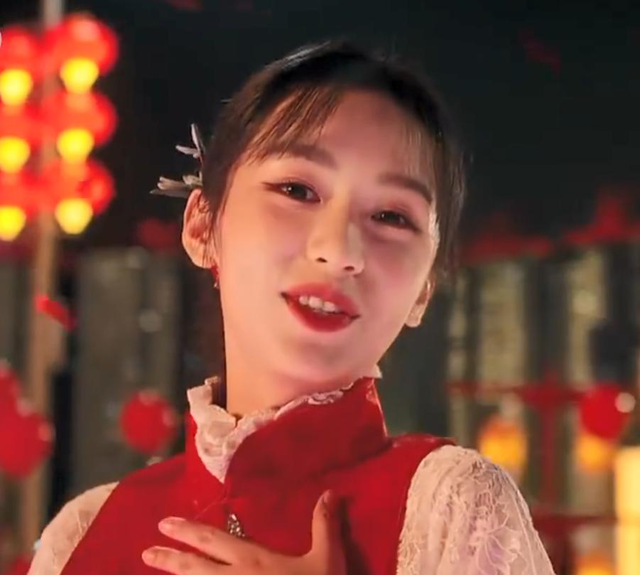 春晚众星怼脸状态：王菲大粗眉抢镜，宋佳腮红过重，关晓彤肿了