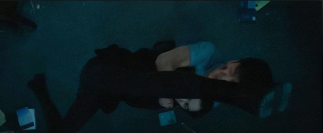 杨幂新电影演反派女一，抽烟打戏样样带感，可惜眼窝深陷显老态