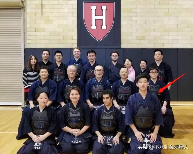 ​从家世实力到婚礼，赌王的明星女婿窦骁，都输给了四房的平民女婿