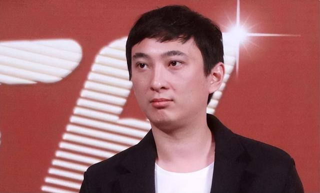 揭露真实的王思聪，舔狗的生活很接地气，喝酒爱划拳，喜欢凑热闹