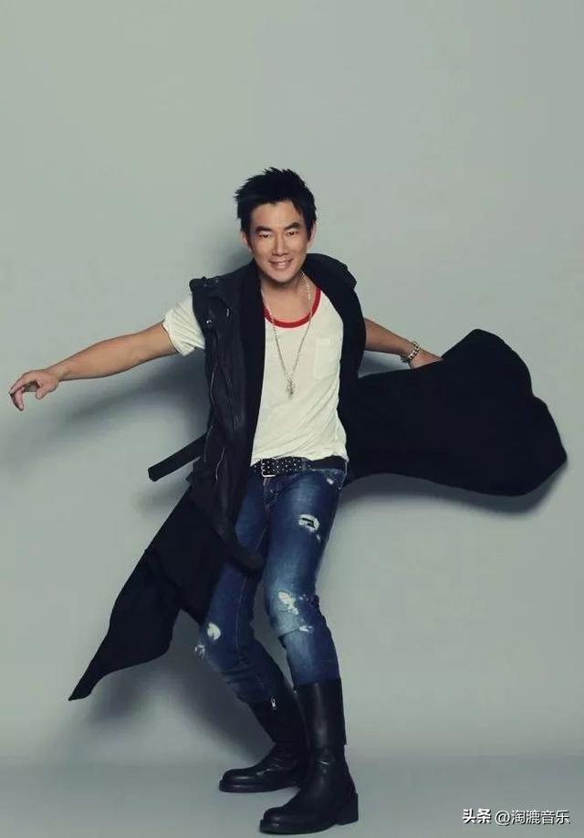 红透半边天的“少年歌侠”,年过半百参加选秀,还是没人拦得下