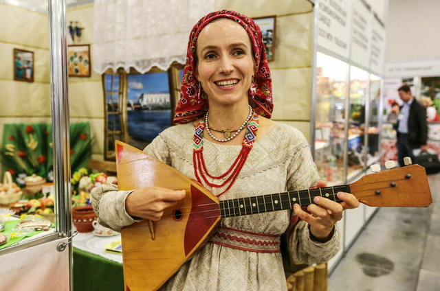 中国男性去俄罗斯讨老婆:彩礼房车成浮云,“进口新娘”愿意吗