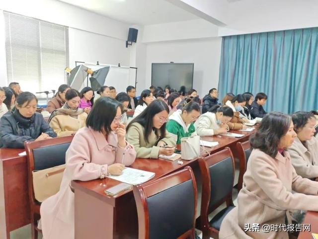 凝“新”聚力 促“新”成长——信阳市六职高开展新教师汇报课活动及总结会
