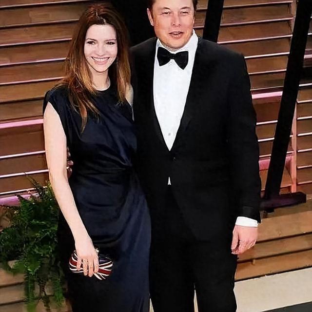 马斯克再添新丁，网红女作家阿什莉自曝喜讯，笑容神似前妻引热议