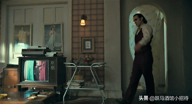 杰昆·菲尼克斯的《小丑》究竟牛在哪，看看这些可怕的细节