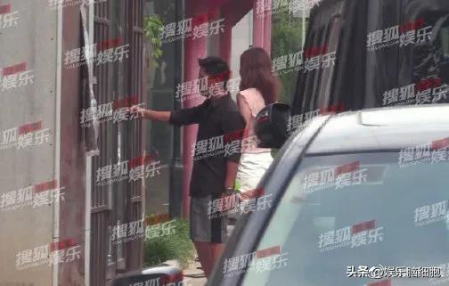 王宝强带女友聚餐，肤白貌美大长腿，身高178，比马蓉好太多