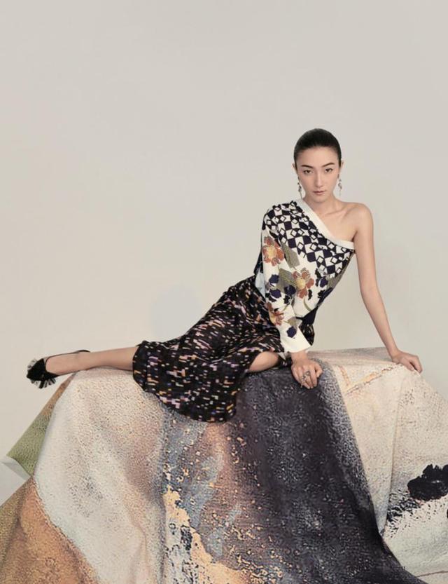 STELLA LUNA携眼神超撩的刘承羽拍摄北京时尚杂志彰显帅气时尚魅力