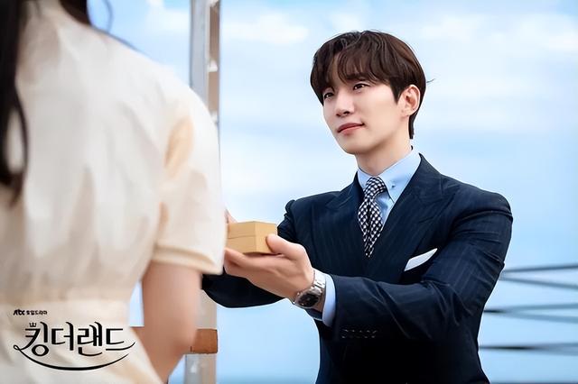 8月韩剧演员搜寻量：金世正第10，李俊昊第3 人气最高是“她”