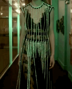 拖鞋要带点跟才好看