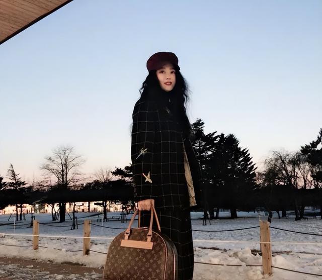 43岁范冰冰和弟弟豪宅做饭，范丞丞亲自下厨，姐弟之间的感情真好