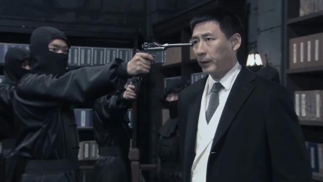 《孤胆英雄：燕双鹰的传奇人生》