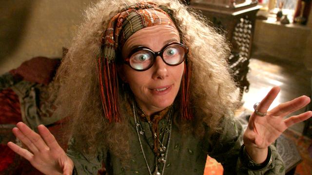 《哈利波特与凤凰社》重映，乌姆里奇是如何一步步控制霍格沃兹的