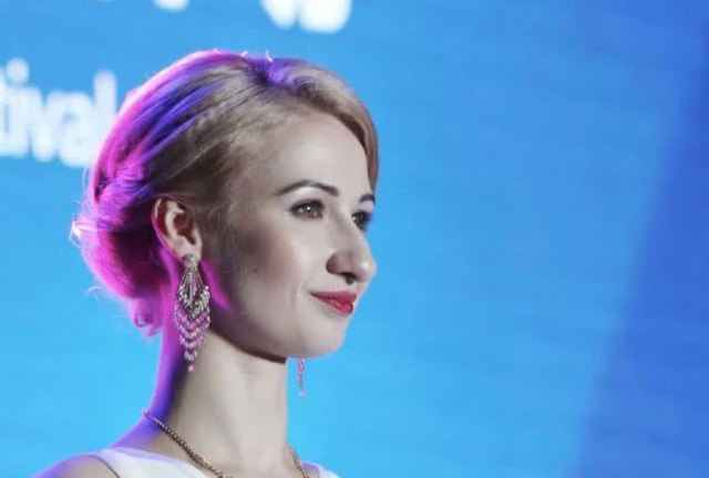 痴迷上中国综艺的乌克兰美女，读博6年写不出论文，学校无奈清退