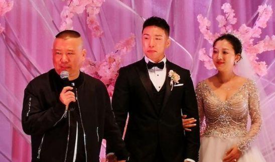 他因脸上有麻子被赐名烧饼，13岁德云社出道，今变肌肉男娶娇妻