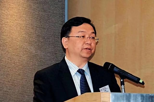 王传福：15岁成孤儿，靠嫂子卖嫁妆读书，成总裁后把嫂子宠成公主