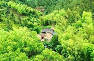 李烜(邻居全搬走了，浙江一家人30年来却守着一栋黄泥房，有什么秘密？)