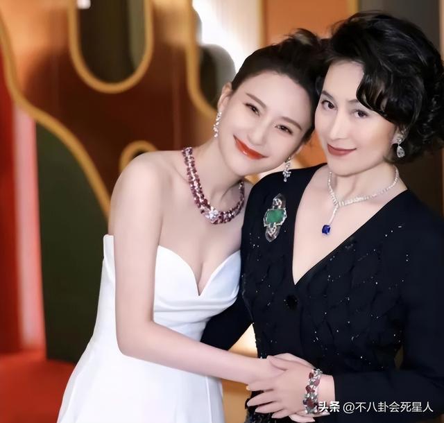 ​从家世实力到婚礼，赌王的明星女婿窦骁，都输给了四房的平民女婿