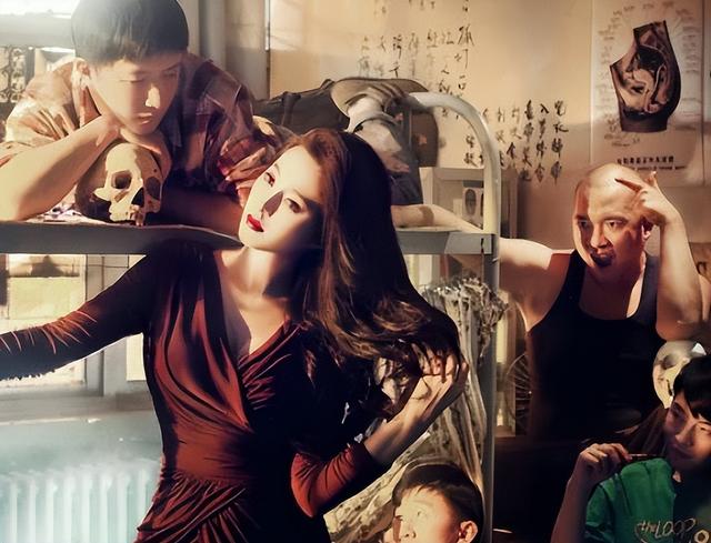 43岁范冰冰和弟弟豪宅做饭，范丞丞亲自下厨，姐弟之间的感情真好