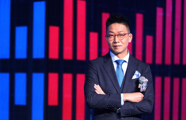 主持人林海：当红时从央视跳槽，两任妻子都是同行，如今生活幸福