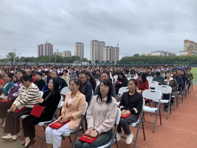 宁县四中庆祝第40个教师节暨宏伟公益基金会 谯鹏飞助学联合会 石佰谋“伯乐杯”奖励基金会颁奖大会举办