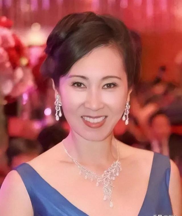 林宁人生大赢家！丈夫王健林，儿子王思聪，父亲开国大校林连章