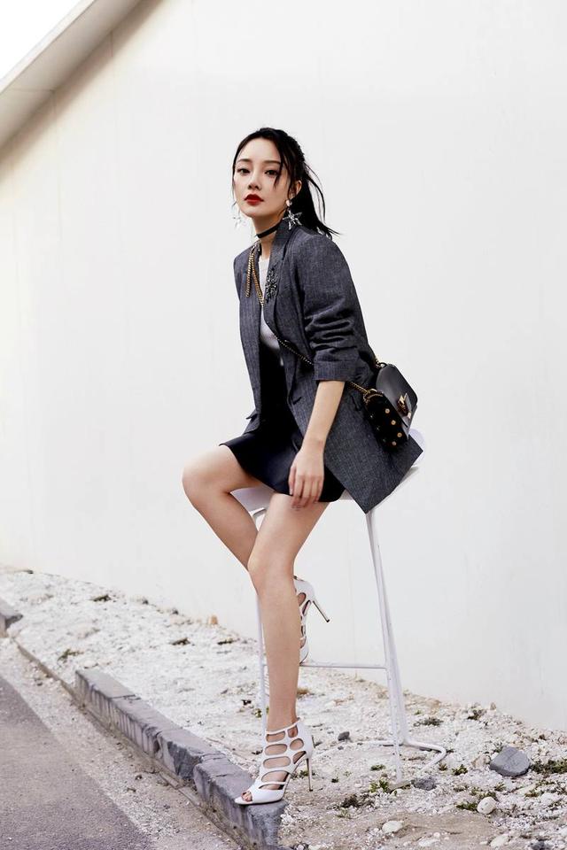 女星李小璐的出轨行为极其恶劣，跟自己干弟弟偷情，夜夜笙歌！