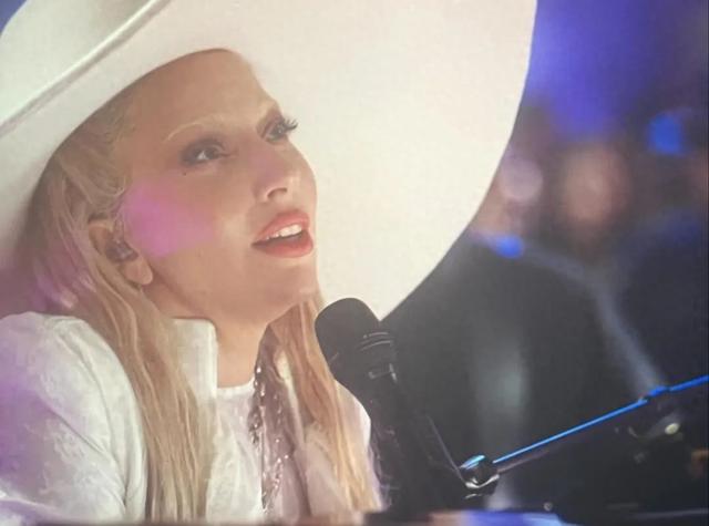 Lady Gaga 超级碗现场拒绝唱《Die With A Smile》，原因很暖心！