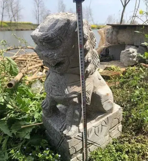 三名男子自从炸过一次粪坑后上瘾,从此一发不可收拾,还录下来日后“欣赏”