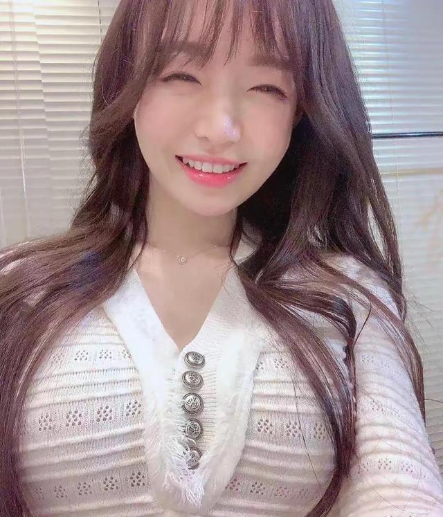 韩国微胖女神朴恩率，肉都长在该长的地方，网友说这身材爱了