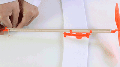 用皮筋做个飞机就能飞几百米啊