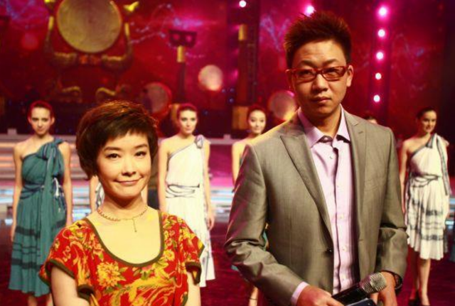 主持人林海：当红时从央视跳槽，两任妻子都是同行，如今生活幸福