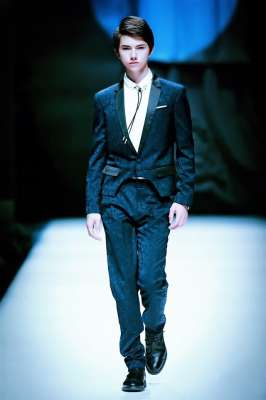 张汉盛(郭敬明捧火了小宫洺 张汉盛惊艳亮相国际时装周)