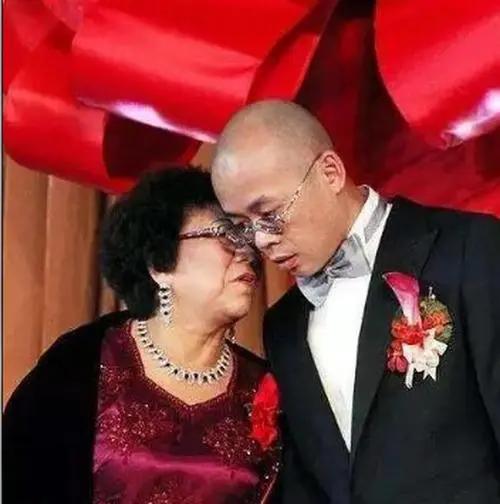 曹德旺的豪宅占地5亩，地下室藏满了茅台酒，3个子女却不愿来住