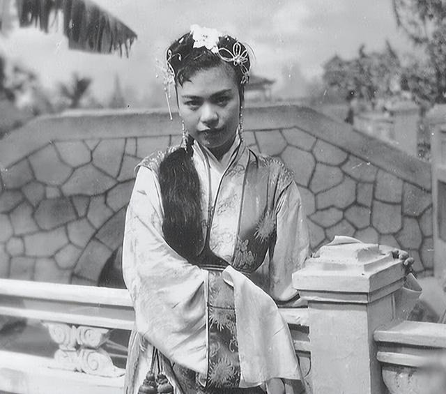 87岁无性无爱，为做慈善倾家荡产，明明长得丑却被称最美女神