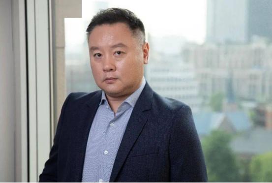 “最贵龙套”冯嘉怡：身为富豪爱演戏，片酬不够车油钱，只为过瘾